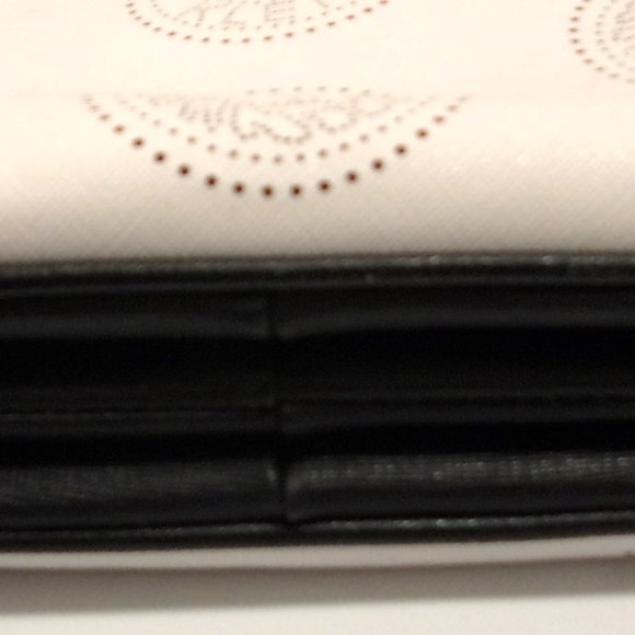 ANNE KLEIN BLACK AND CREAM FAUX LEATHER CROSSBODY PURSE, Like New Crossbody Bag - Picture 11 of 12